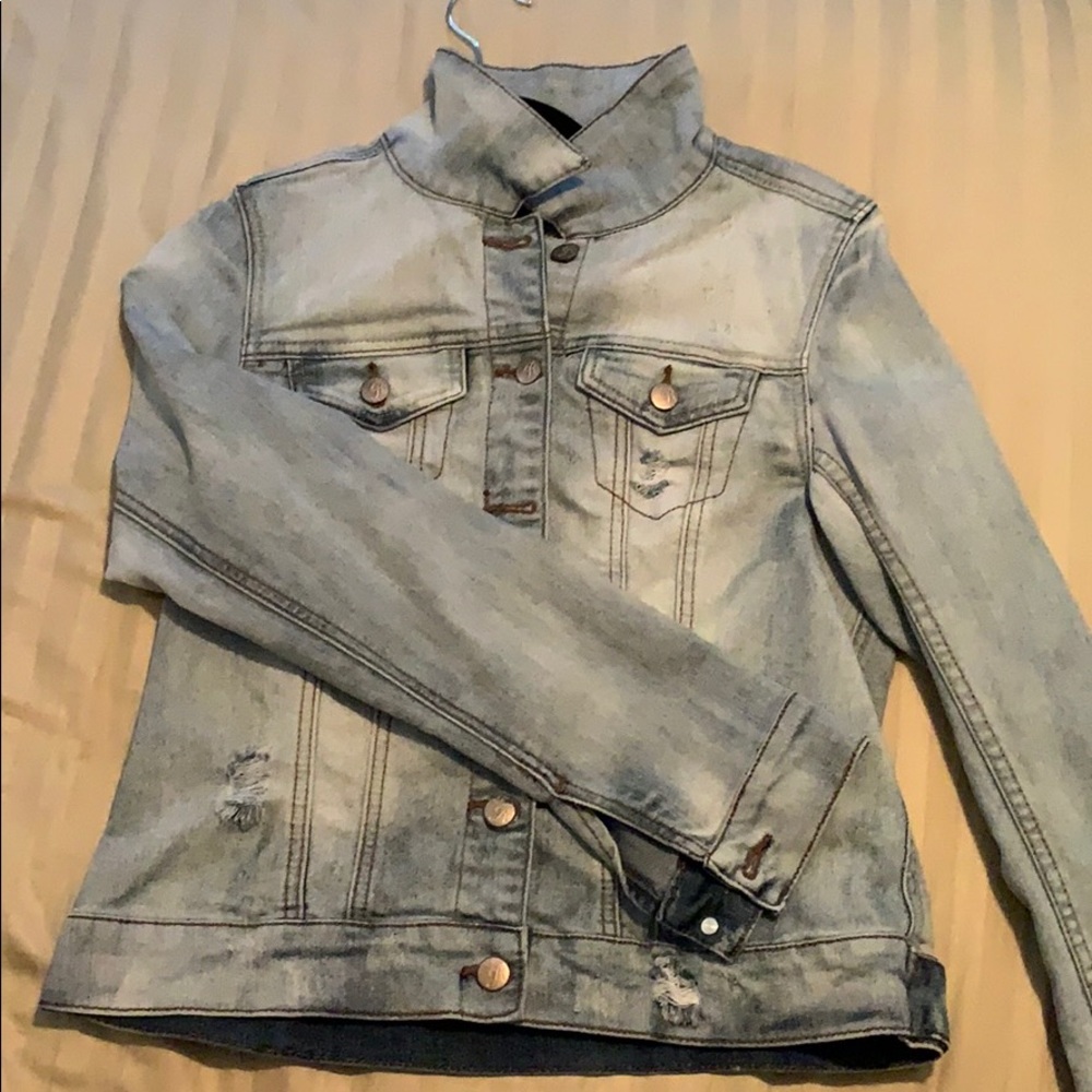NEVER WORN distressed jean jacket (stretch)